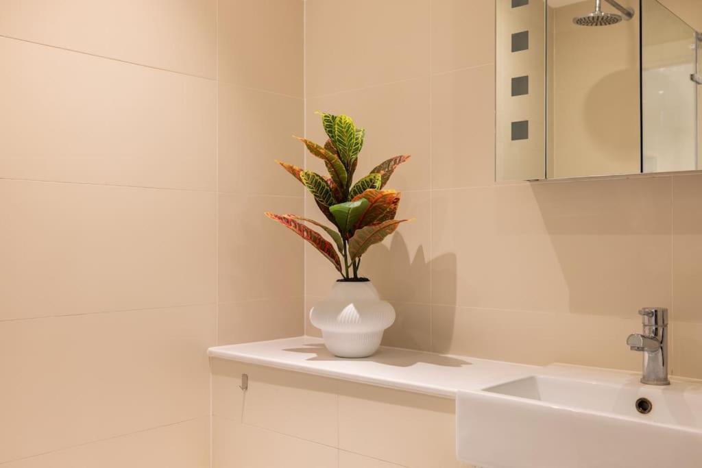 Wild Roses Serviced Apartments - Borough London Ngoại thất bức ảnh